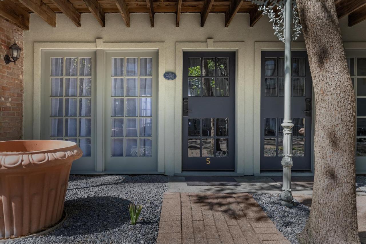 Bungalow Suite Annex Building