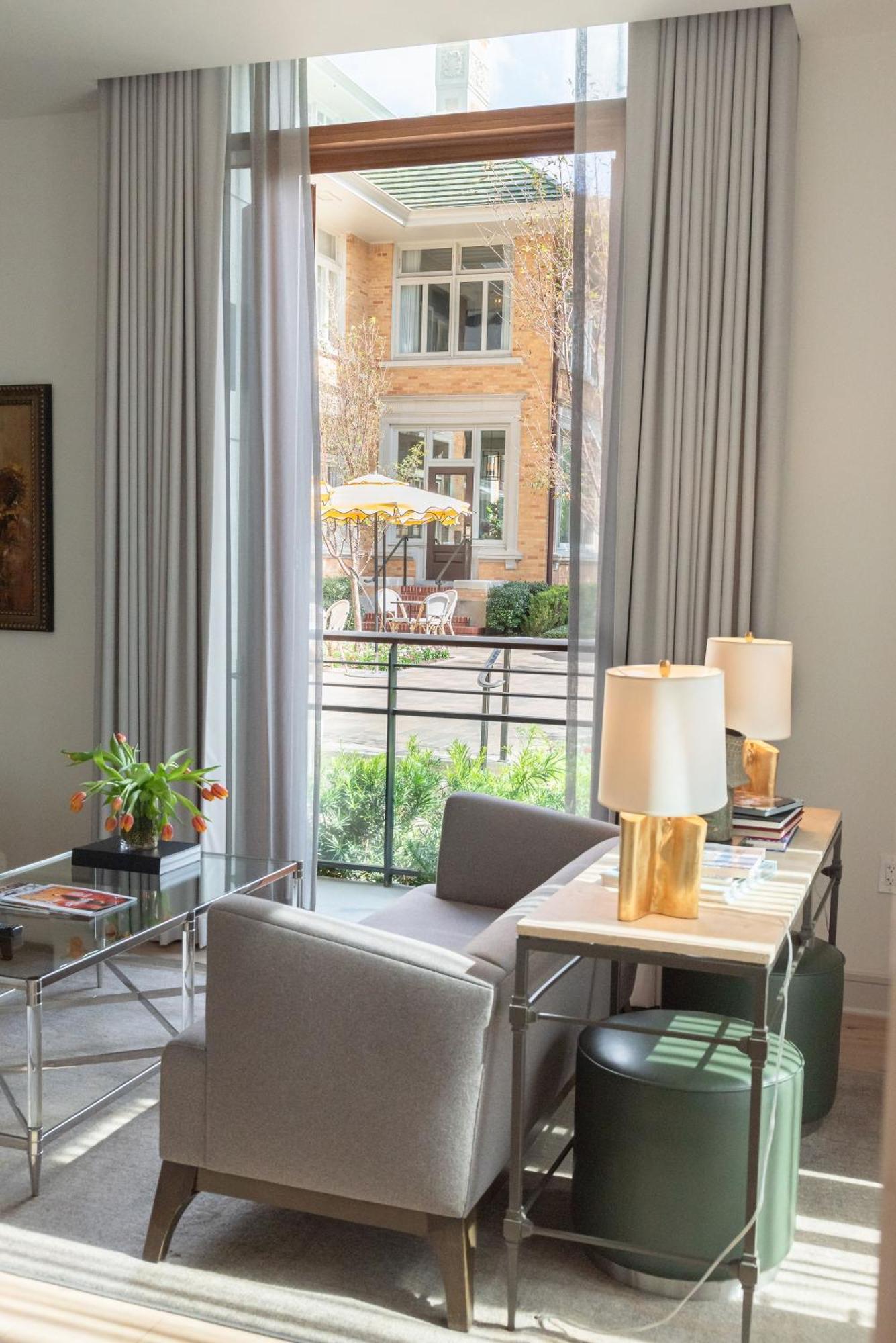 Tower Luxury Large Suite