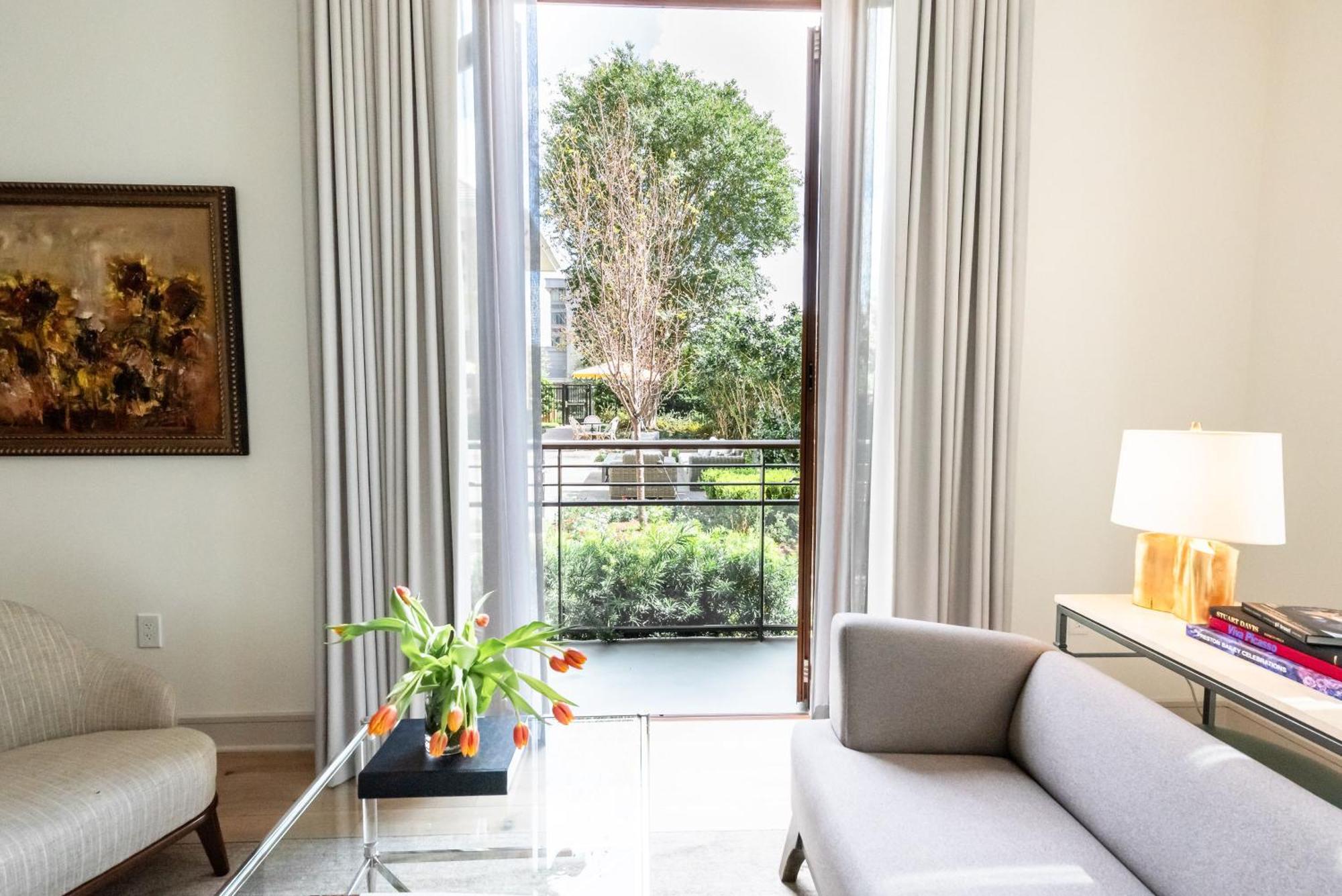 Tower Luxury Large Suite